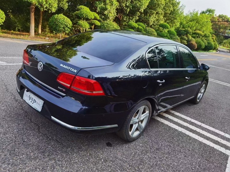 武汉14年大众迈腾8