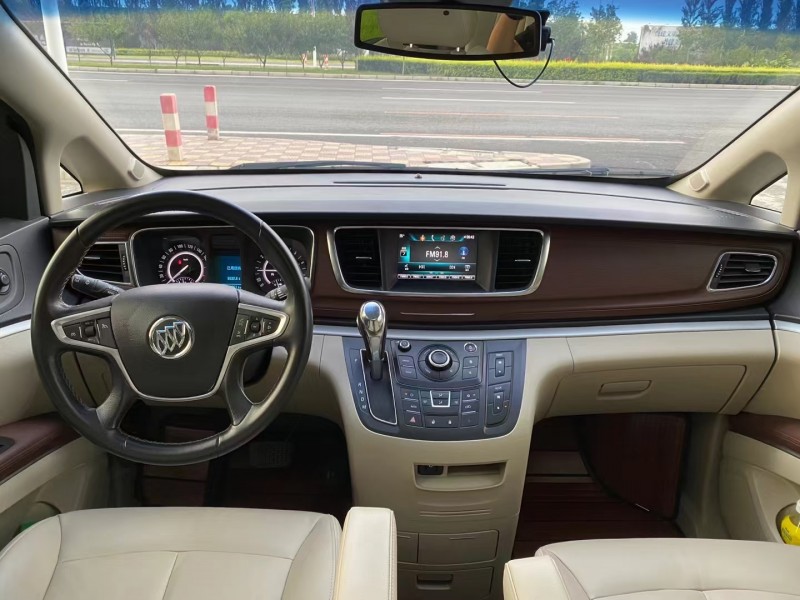 保定19年别克GL85