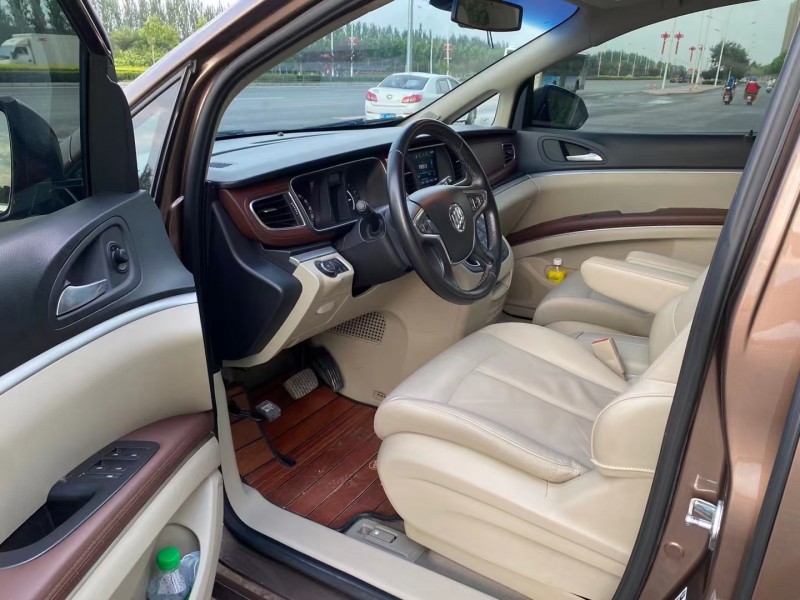 保定19年别克GL84