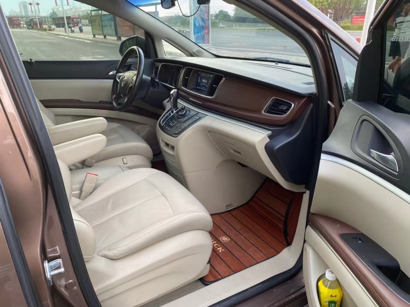 保定19年别克GL83