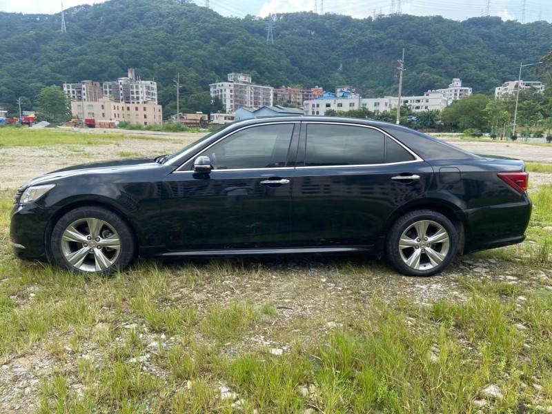 广州16年丰田皇冠6