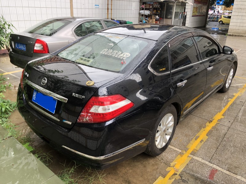 百色09年日產天籟5