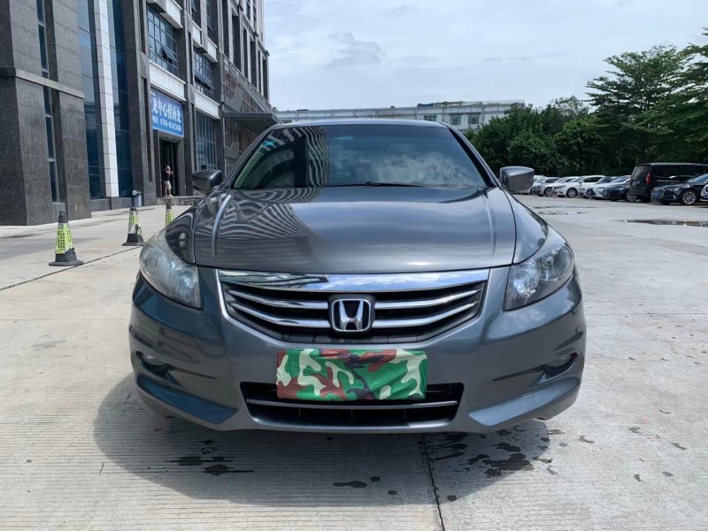 东莞12年本田雅阁1