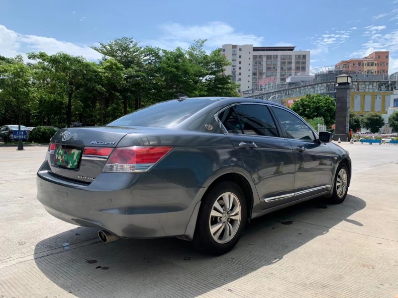 东莞12年本田雅阁5