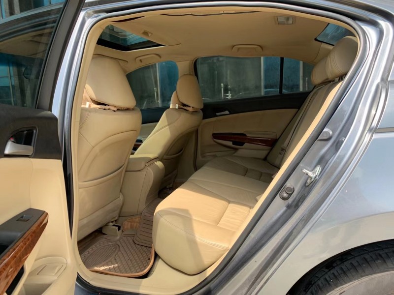 东莞12年本田雅阁7