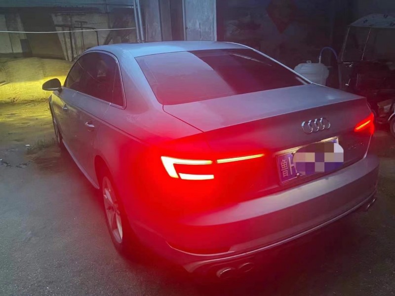 济宁16年奥迪A4L1