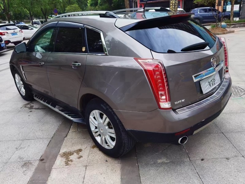 武汉12年凯迪拉克SRX7