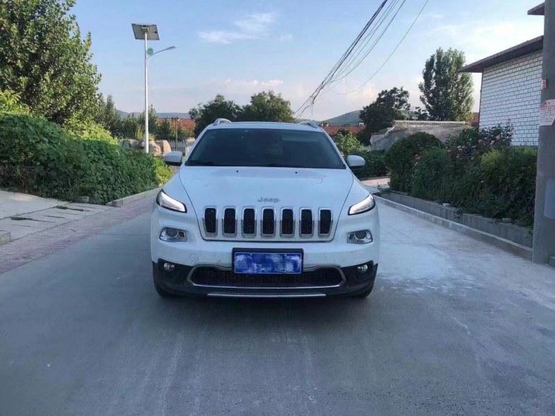 淄博17年Jeep自由光1