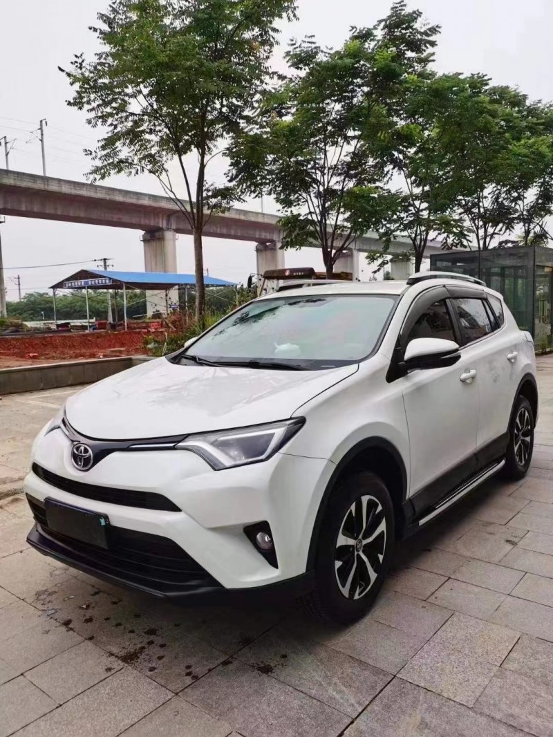 宜昌17年豐田RAV44