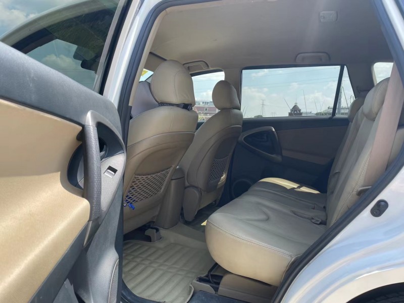 宜昌13年豐田RAV45