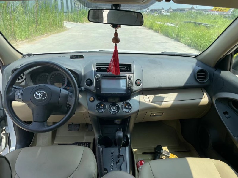宜昌13年豐田RAV46
