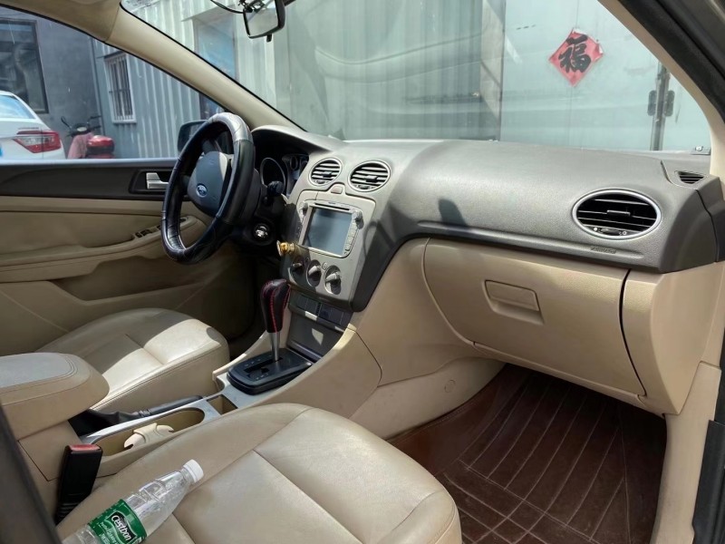 青岛11年福特福克斯6