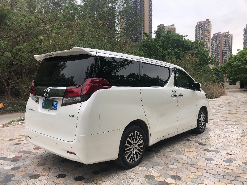 深圳16年丰田埃尔法4