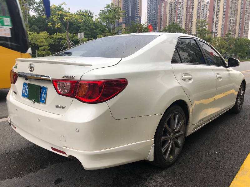 深圳13年丰田锐志3