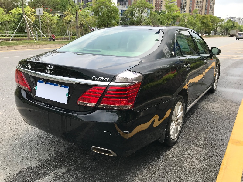 深圳13年丰田皇冠1