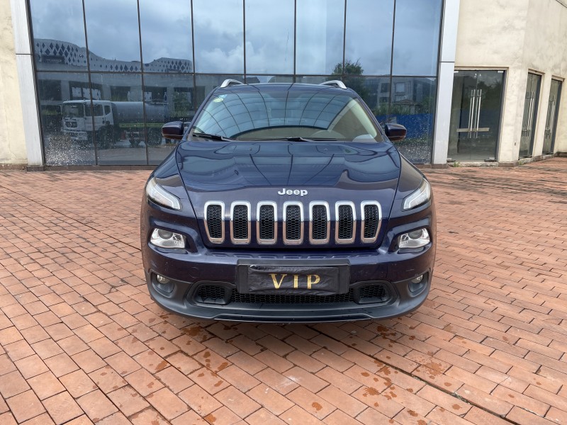 重慶16年Jeep自由光9