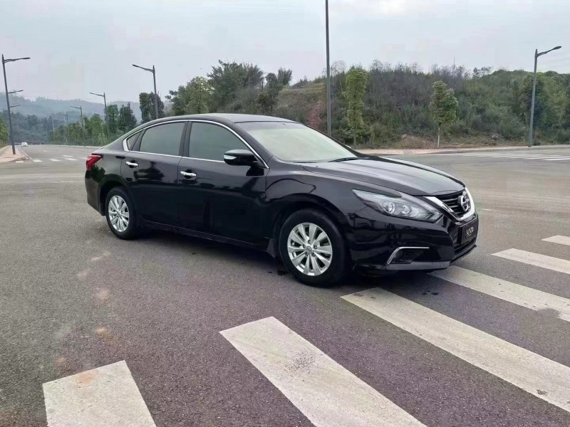 重慶16年日產天籟1