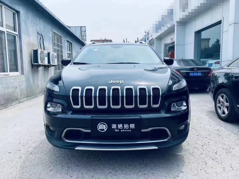 邢臺17年Jeep自由光7