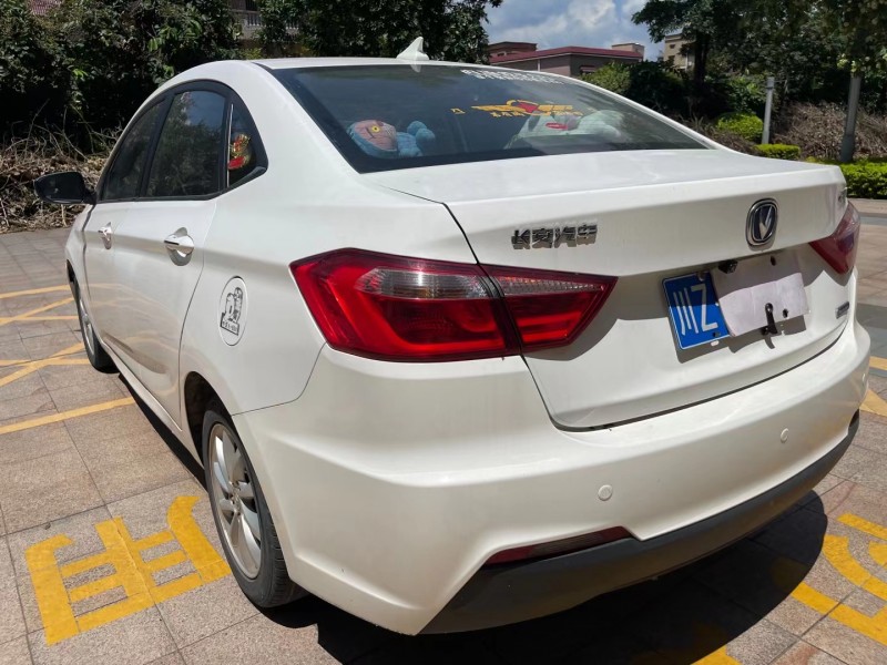 中山18年長安汽車悅翔V75