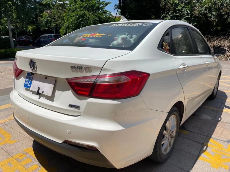 中山18年長安汽車悅翔V76