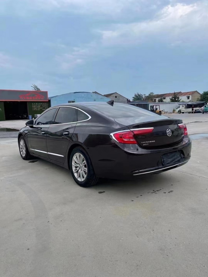 徐州17年别克君越5