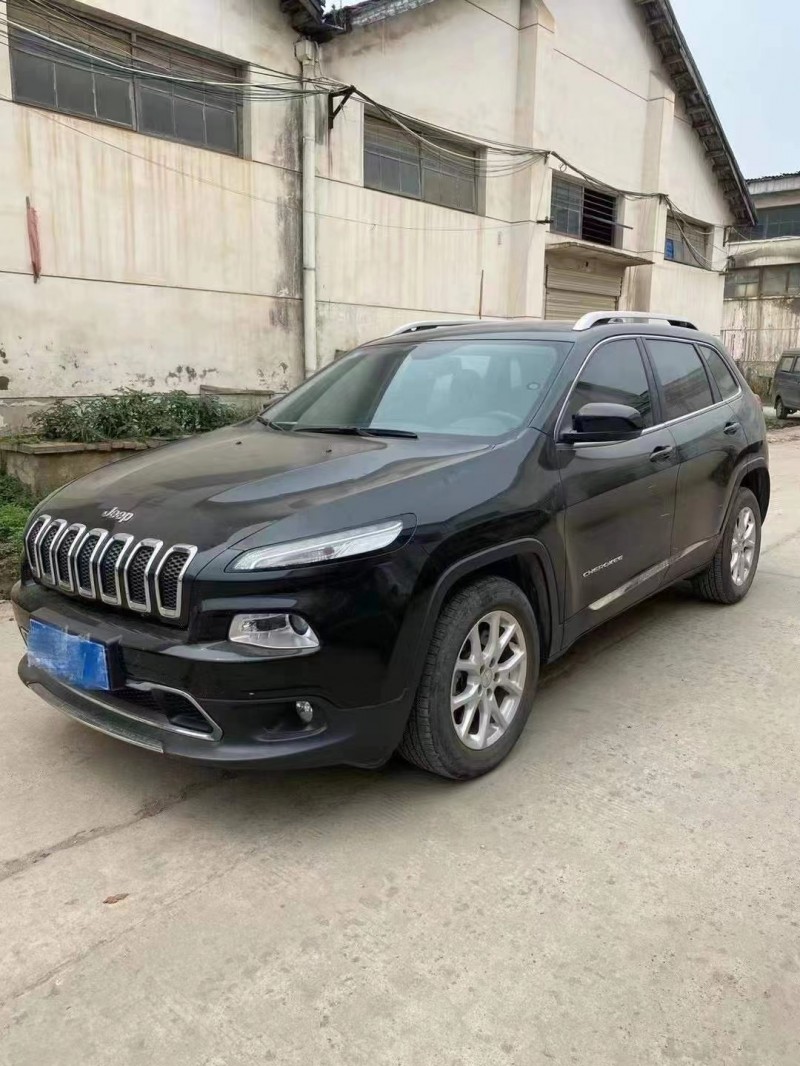 武漢17年Jeep自由光2