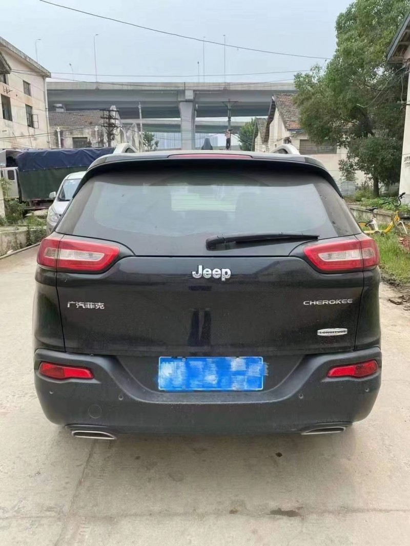 武漢17年Jeep自由光7