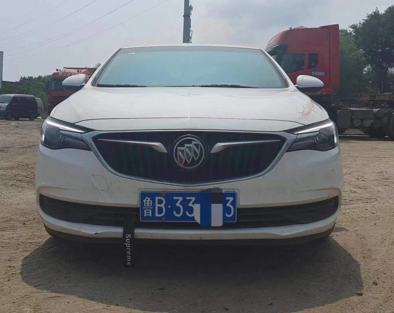 青岛17年别克阅朗1