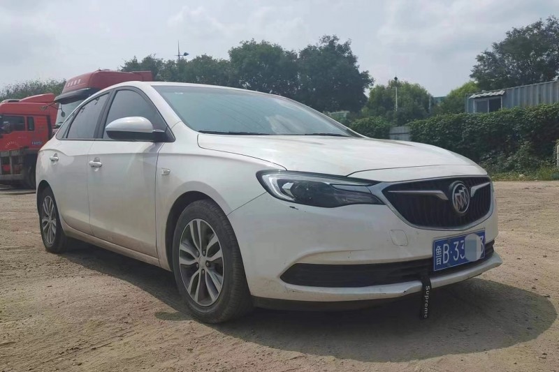 青岛17年别克阅朗3