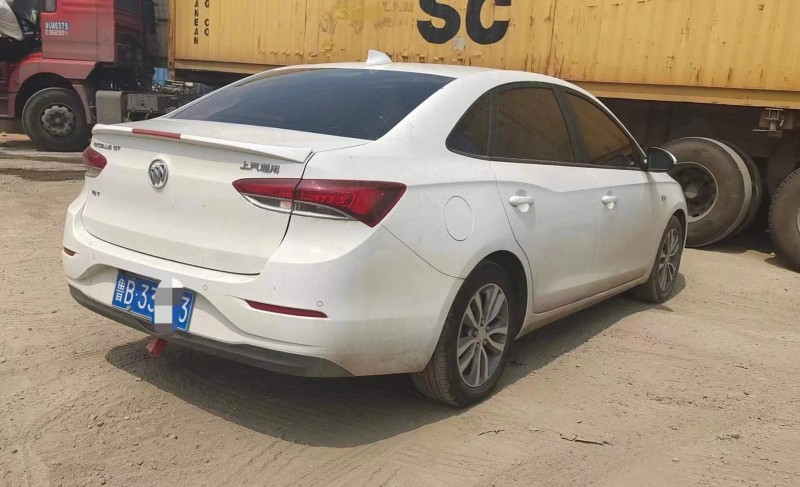 青岛17年别克阅朗7