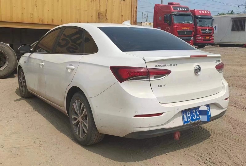 青岛17年别克阅朗8