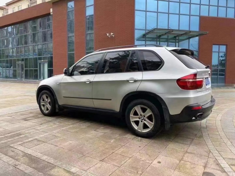 济宁10年宝马X57