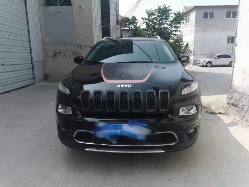 濟寧18年Jeep自由光1