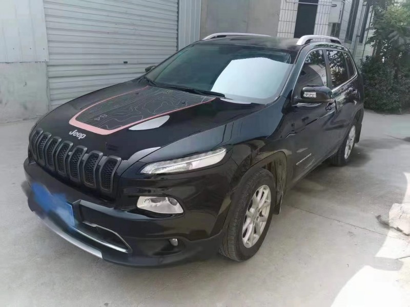 濟寧18年Jeep自由光2