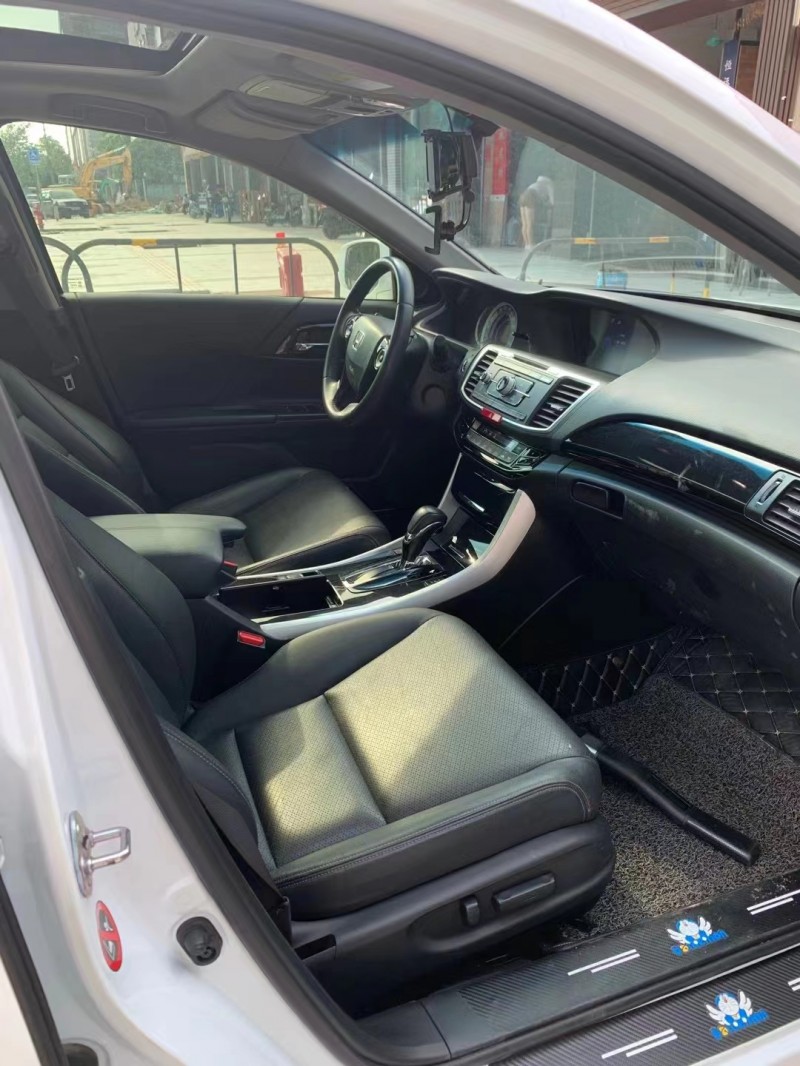 广州17年本田雅阁4