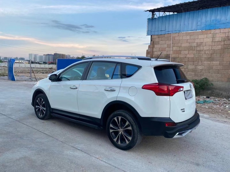 南寧13年豐田RAV47