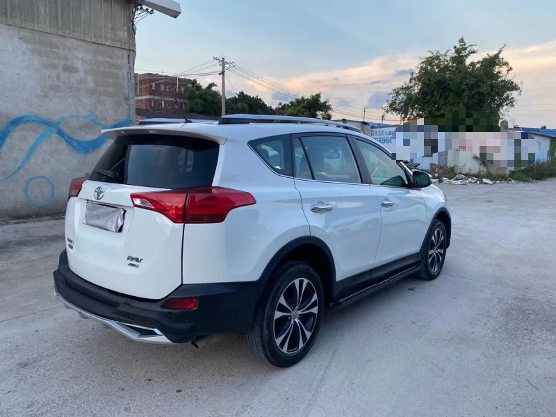 南寧13年豐田RAV48