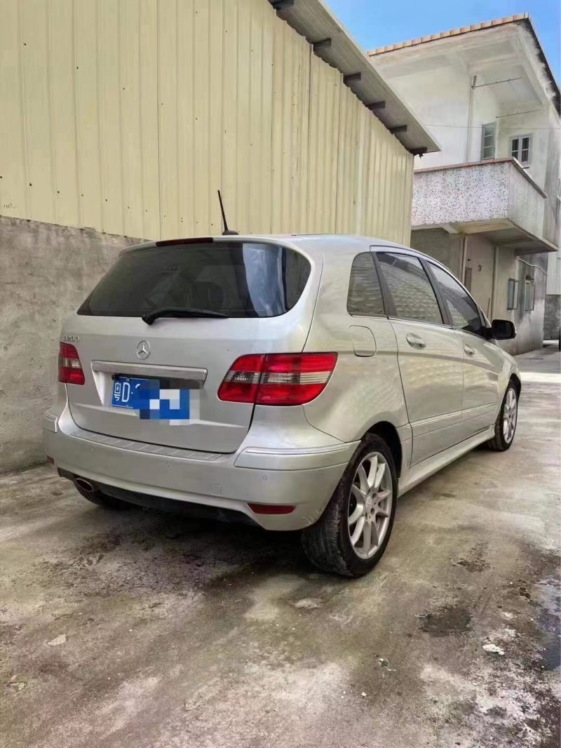 广州11年奔驰B4