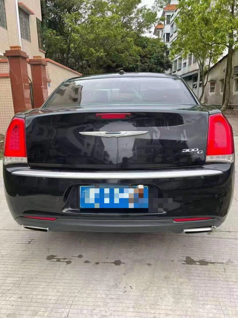 中山17年克萊斯勒300C2