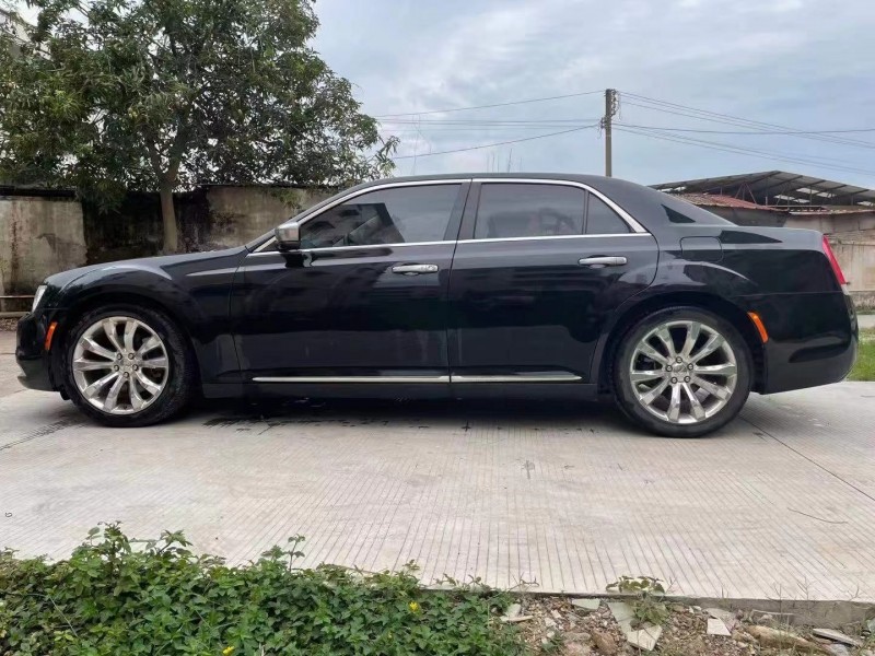 中山17年克萊斯勒300C5