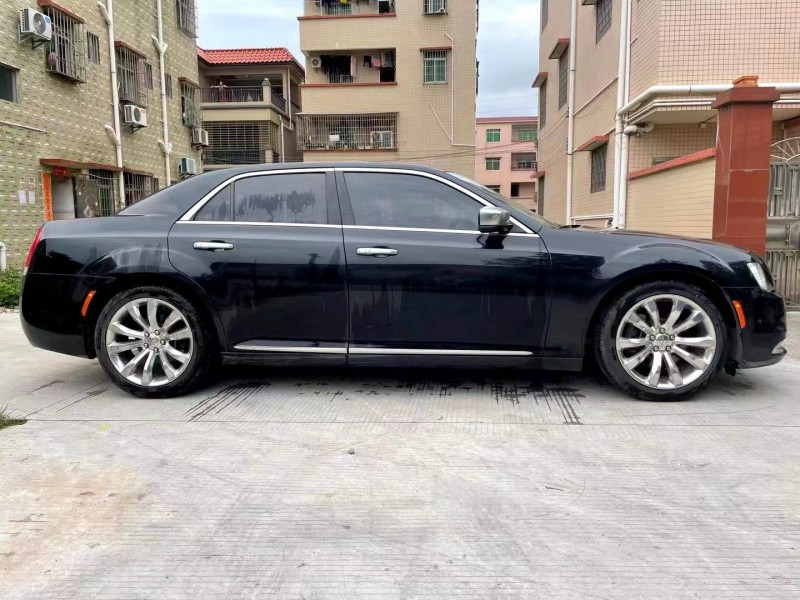 中山17年克萊斯勒300C6