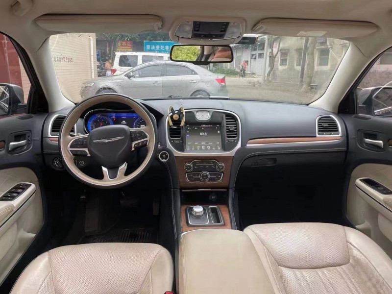 中山17年克萊斯勒300C9