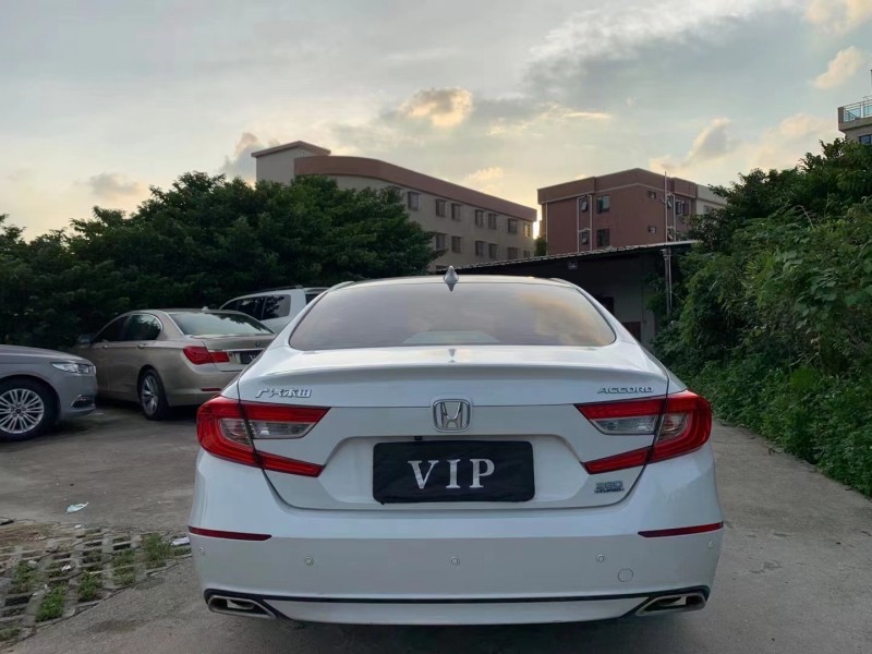 佛山18年本田雅阁8