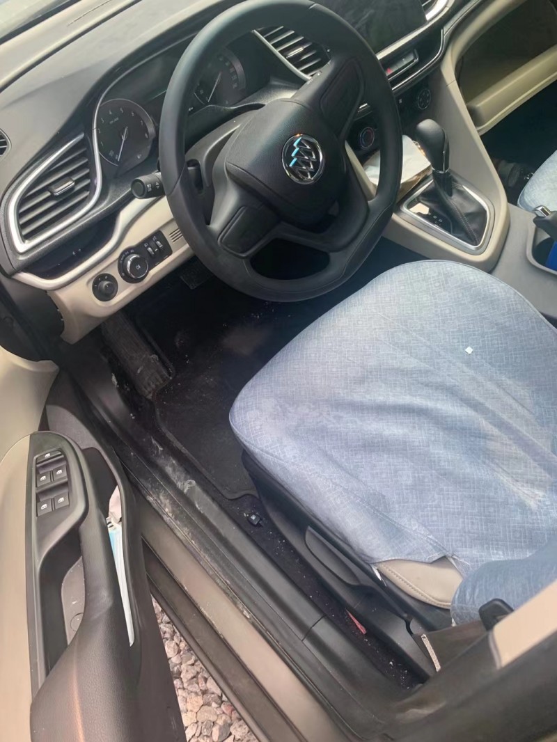 济宁20年别克英朗4