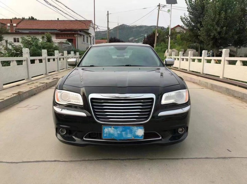 青岛16年克莱斯勒300C1