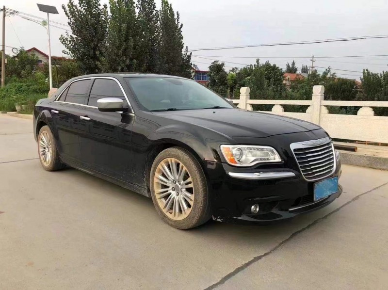 青岛16年克莱斯勒300C3