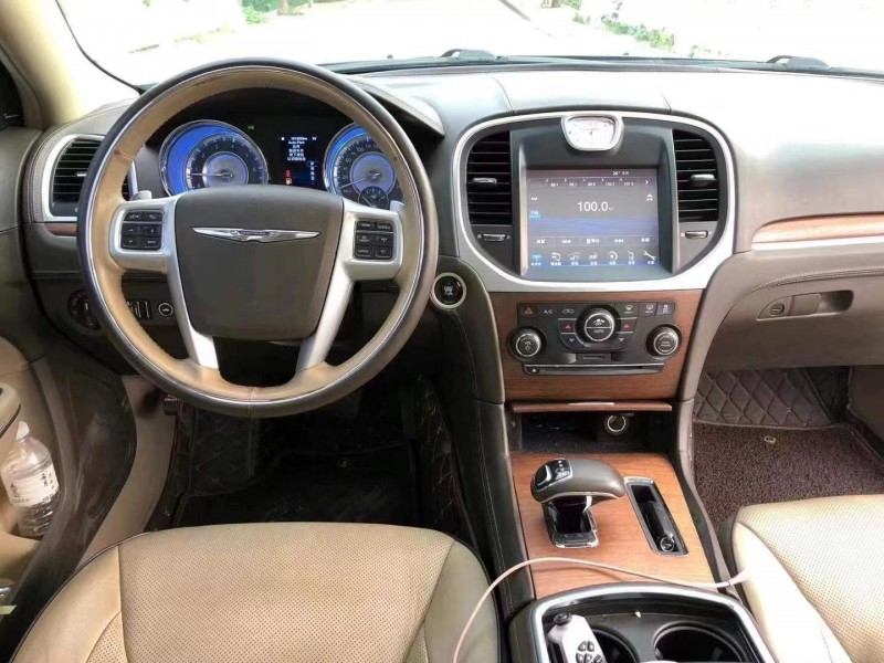 青岛16年克莱斯勒300C4
