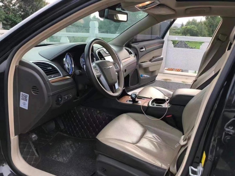 青岛16年克莱斯勒300C5