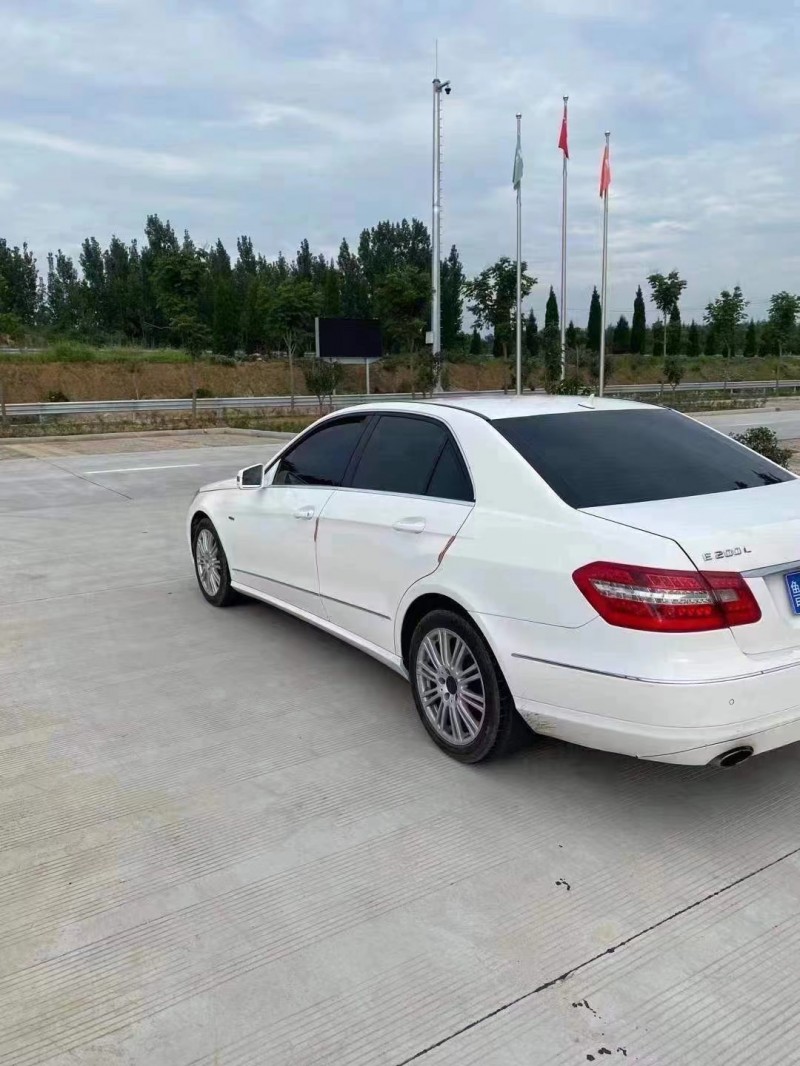 济宁10年奔驰E2