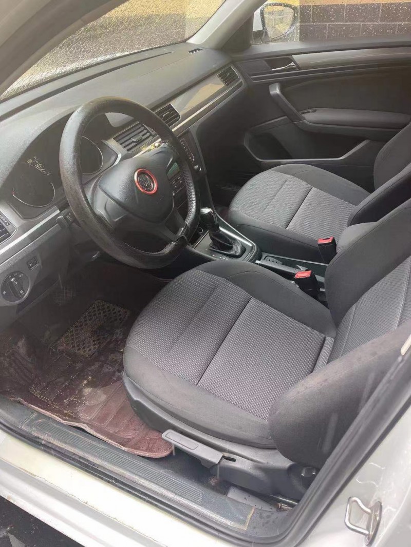 潍坊17年大众宝来4